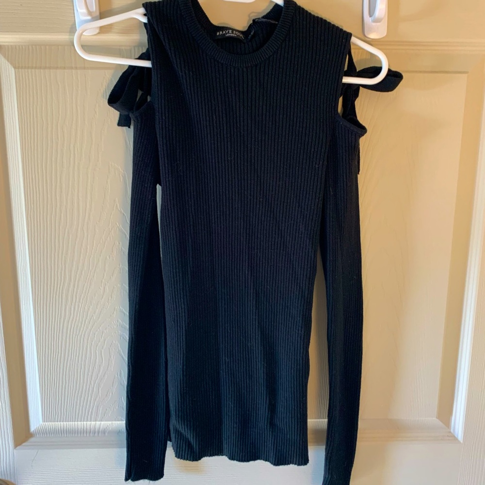 Ribbed cold shoulder sweater